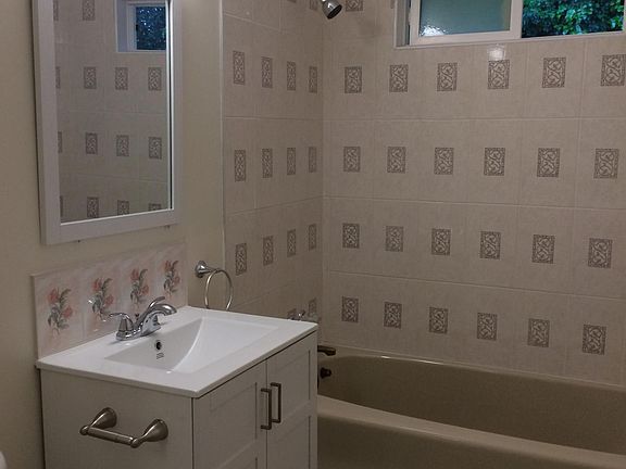 4th image of 4947 Elmwood Dr