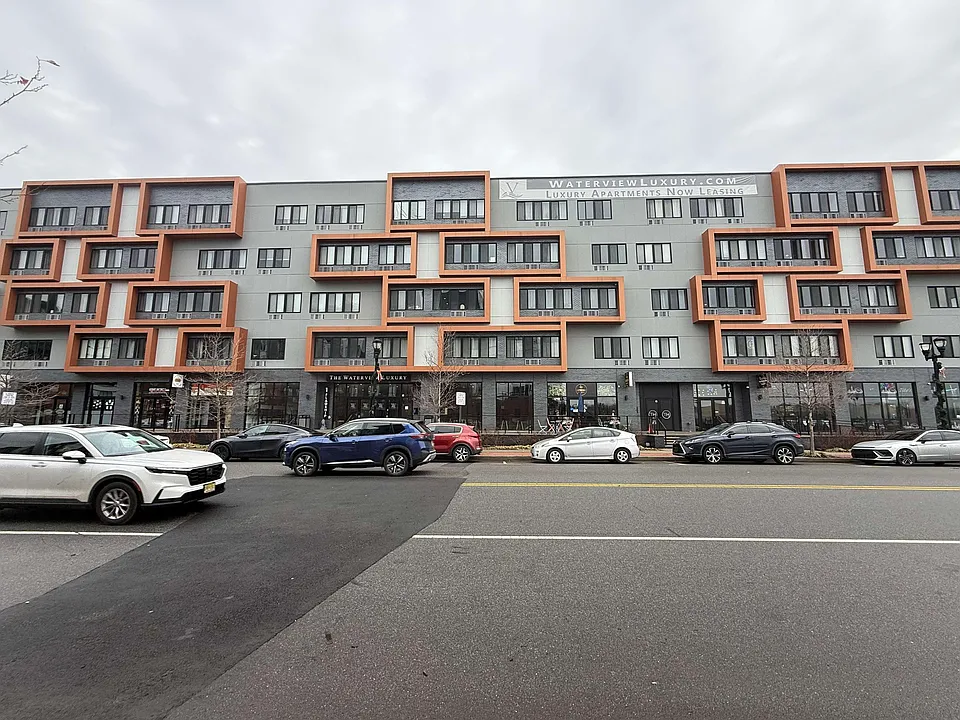 1 Flagship St #318