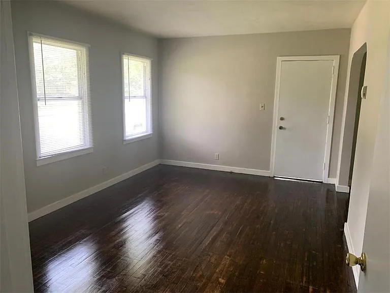 3173 Baronne St — Photo 2