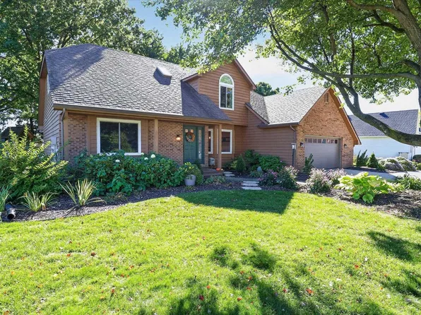 53276 Chelle Ln, Granger, IN 46530
