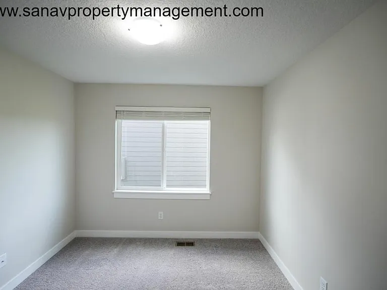 700 SE Mesa Dr — Photo 23