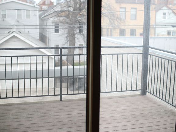 3rd image of 1512 W Chicago Ave APT 2