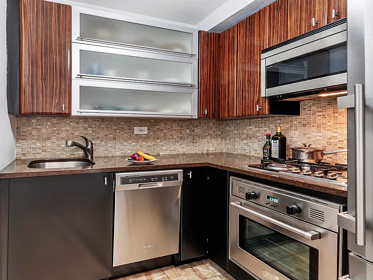 430 W 34th St #16A — Photo 5