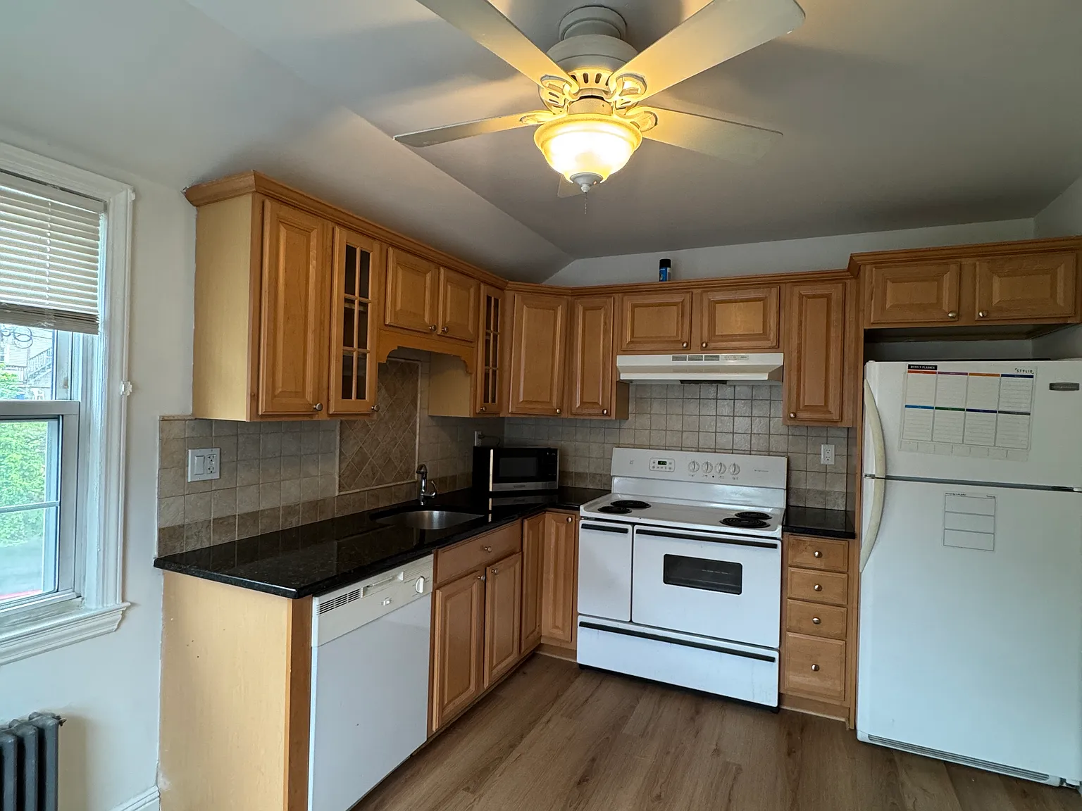Highview Ave, Stamford — Photo 4