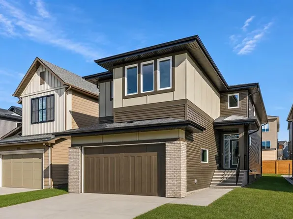 486 W Lucas Way NW, Calgary, AB T3P 2E7