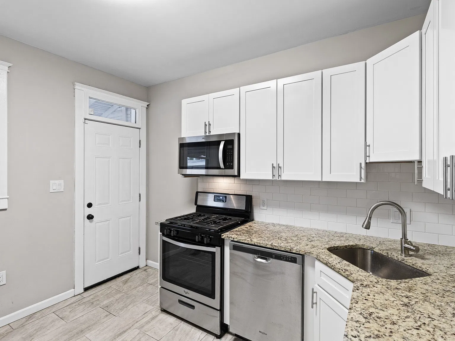 3 bed, 1120 sqft, $2,100 — Photo 4