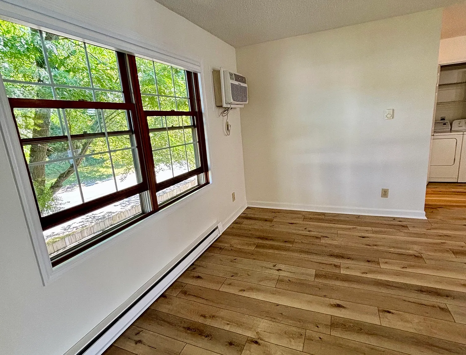 210 Urbandale Pkwy — Photo 4