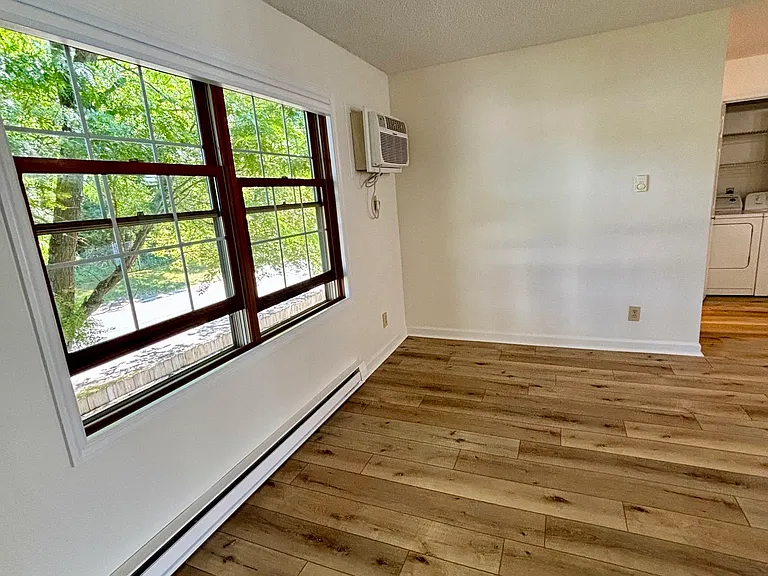 210 Urbandale Pkwy #210 — Photo 4