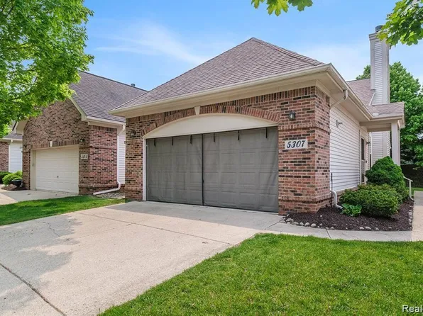 5307 S River Dr, Commerce Township, MI 48382