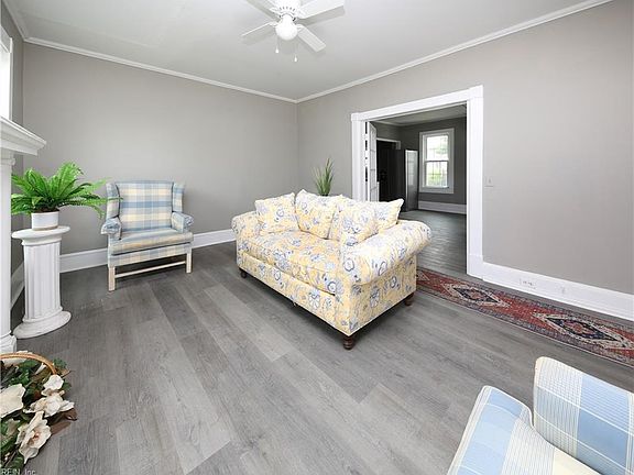 5th image of 301 Shepard St