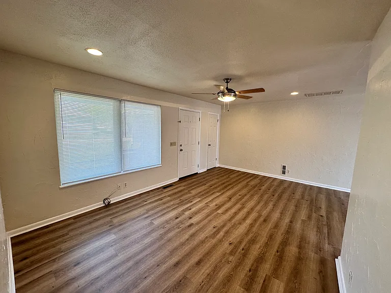 5028 N Linn Ave — Photo 3