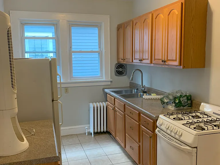 74 Woodlawn Ave — Photo 10