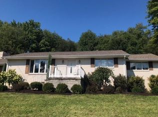 816 Chateau Dr, Ellwood City, PA