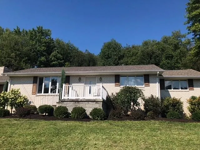 816 Chateau Dr photo 1