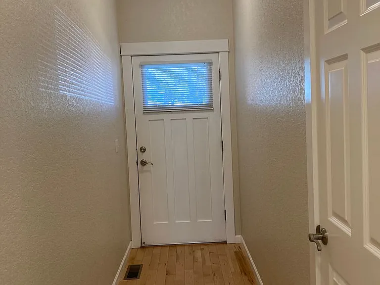 806 SW Kinsington Ct — Photo 10