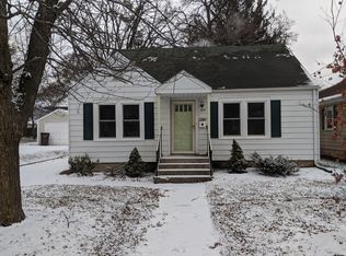 805 Dean St, Woodstock, IL 60098