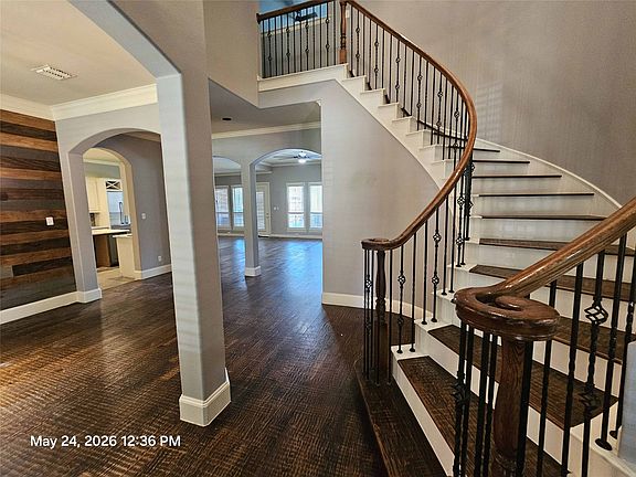 3rd image of 211 High Point Dr