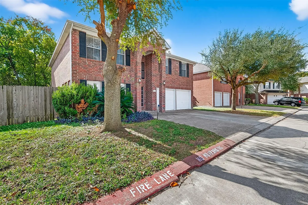 Building Photo - 8366 Golf Green Cir