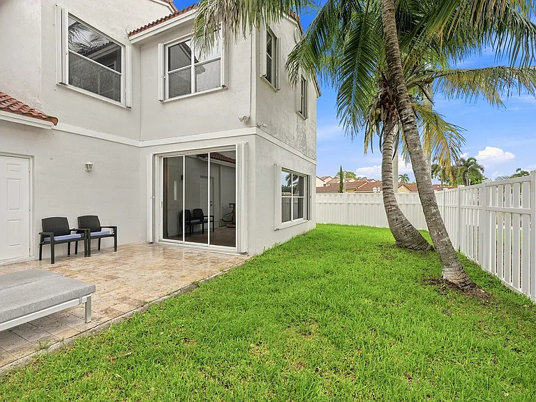 1115 SW 180th Ter — Photo 36