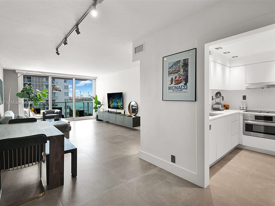 1st image of 1000 West Ave APT 626