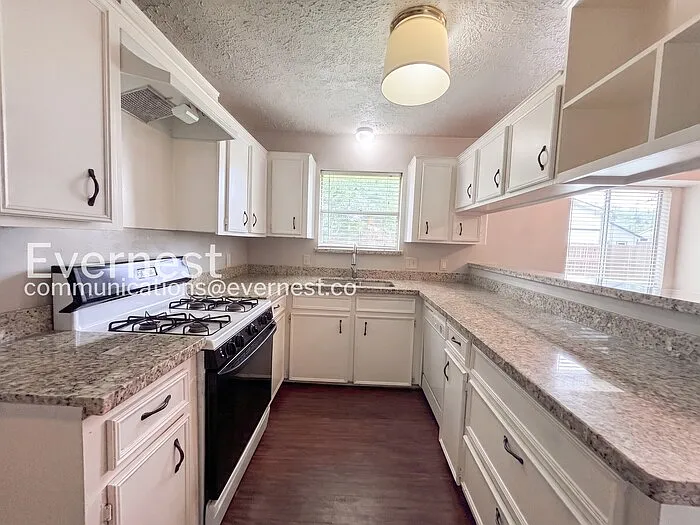3615 Country Rd — Photo 3