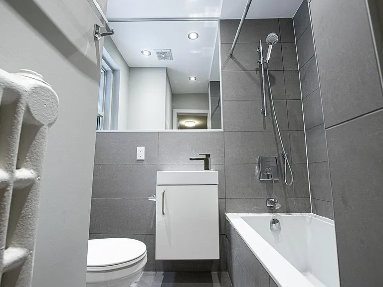 2367 Queen St E #24 — Photo 5