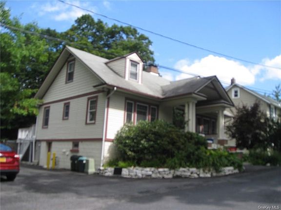 2nd image of 10 Colonial Pl