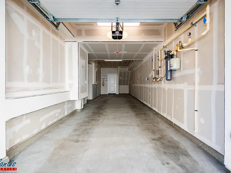 6818 Chroma Ct — Photo 17