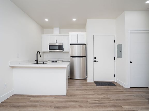4th image of 1619 E 32nd St #F
