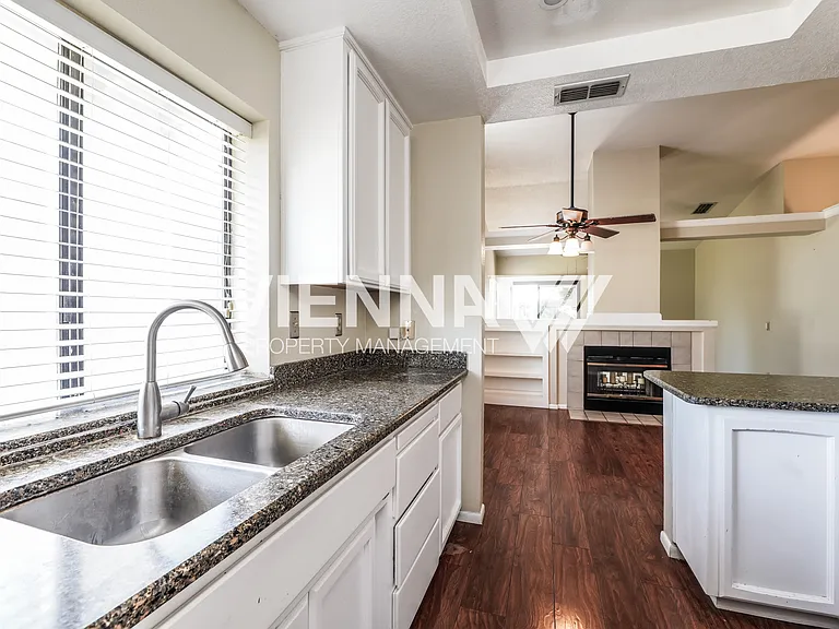 3358 Brownlea Cir — Photo 5
