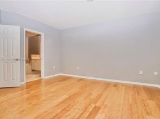 1033 NE 17th Way #404, Fort Lauderdale, FL 33305