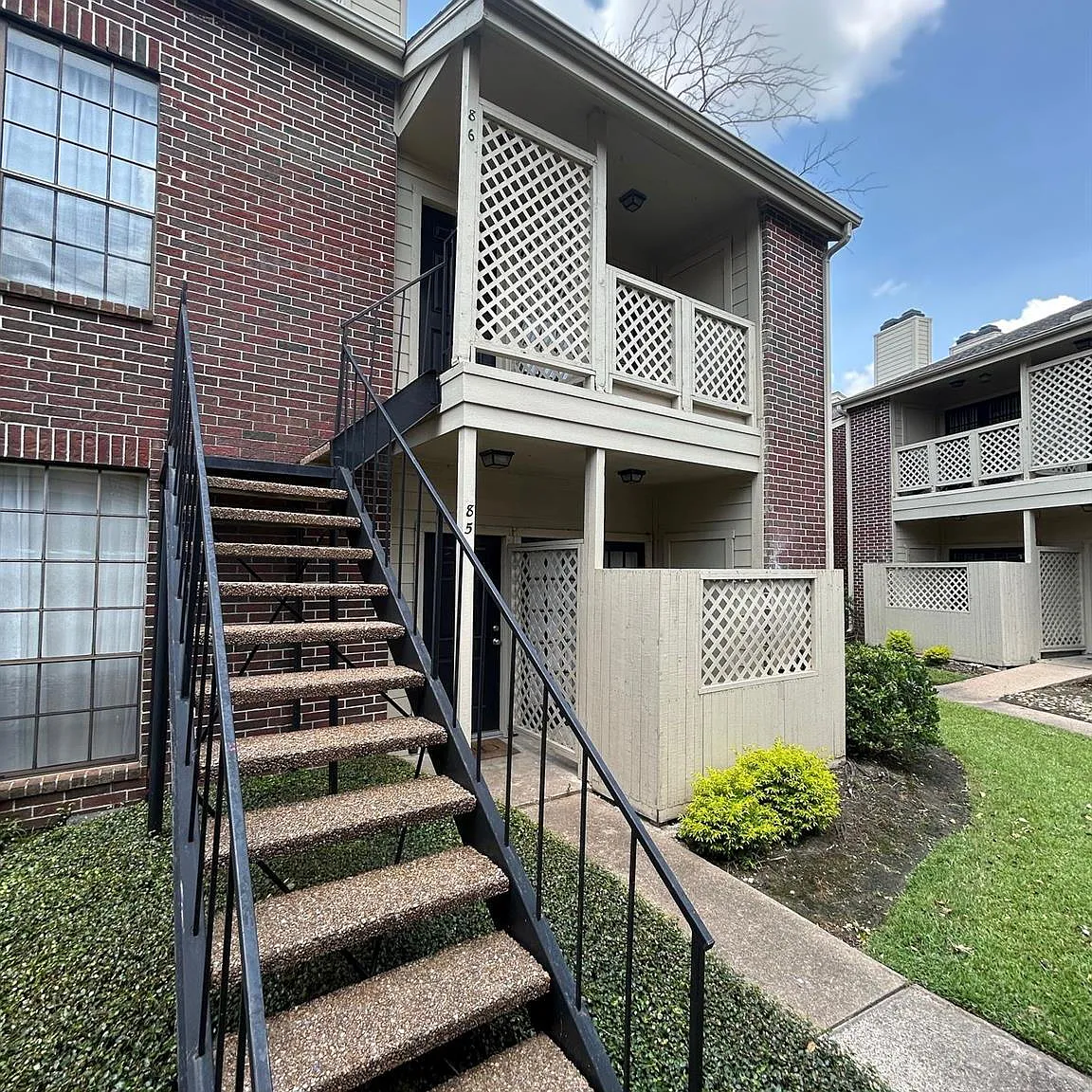 2 bed, 2.0 bath, 975 sqft, $1,200 — Photo 1