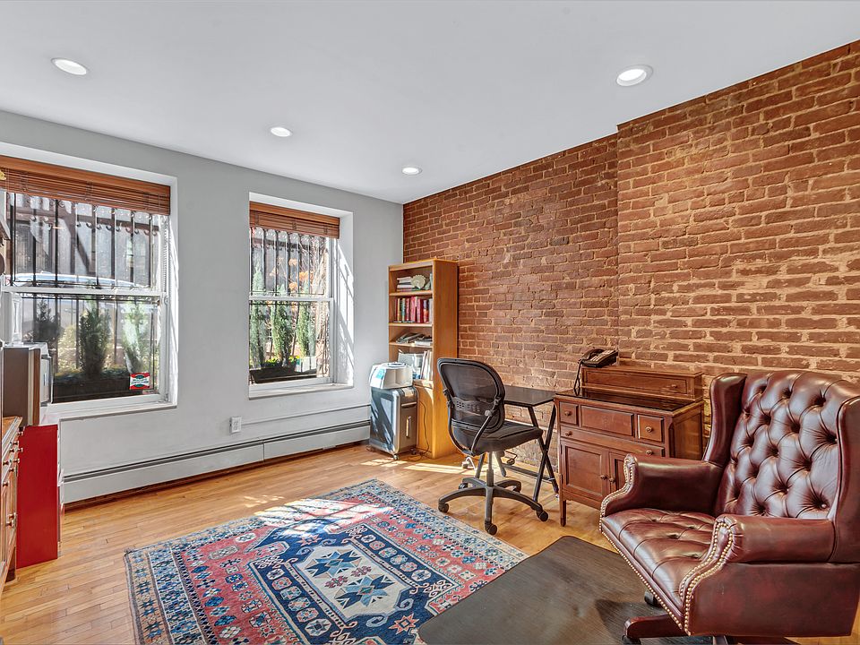 1st image of 21 E 93rd St