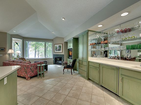5th image of 378 Waycliffe Dr N