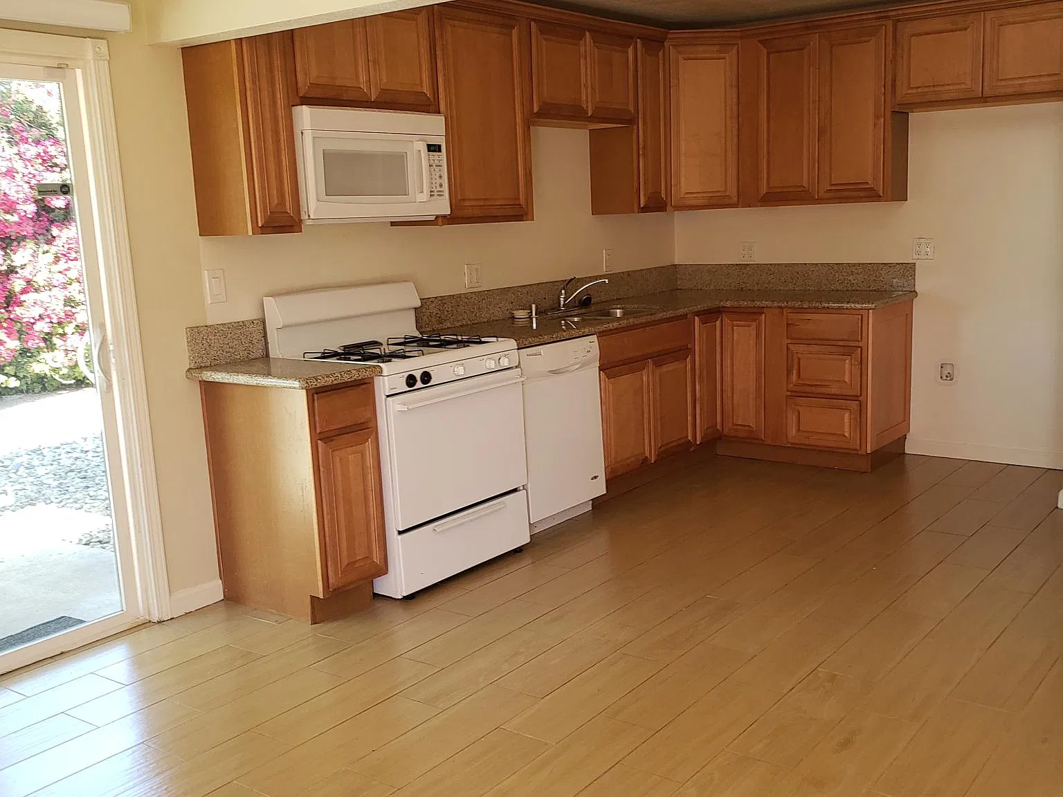 7701 Fir Dr — Photo 2