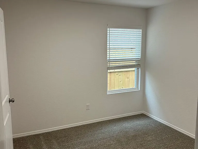 8213 Eastwood Creek Dr N — Photo 14