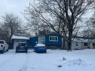 704 Crescent Lake Rd, Waterford, MI 48327