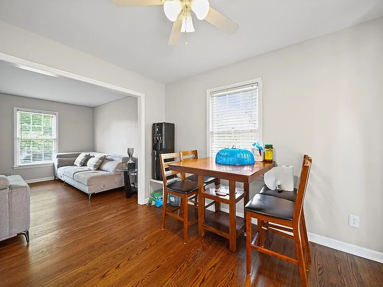 335 Meadowdale Ln — Photo 9
