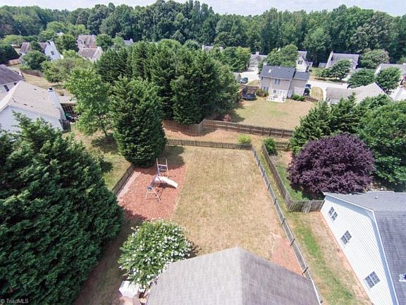 3rd image of 3 Greenmont Ct