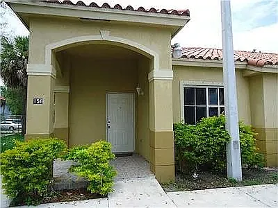 3 bed, 1202 sqft, $2,200 — Photo 2