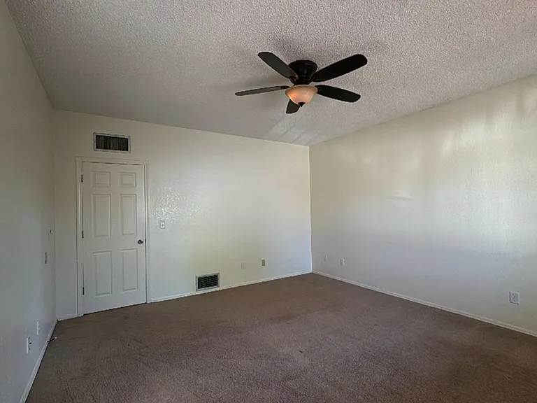 1041 Carmelita Dr — Photo 11