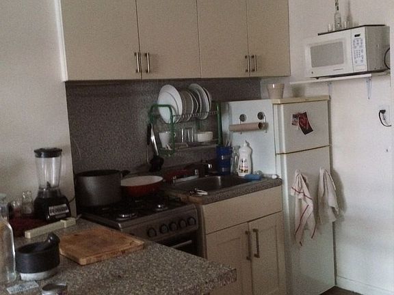 4th image of 305 E 83rd St APT 4A