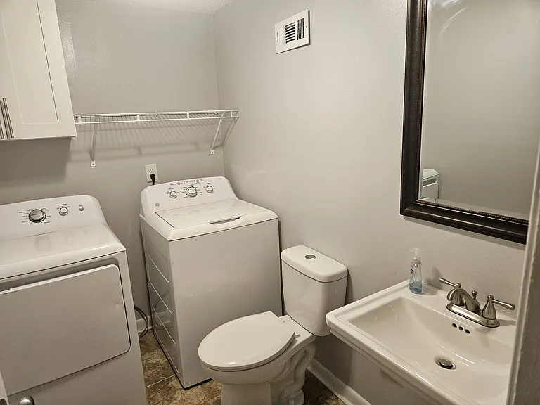402 Lotus Dr — Photo 16