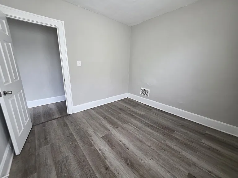 826 Leona Ave — Photo 9
