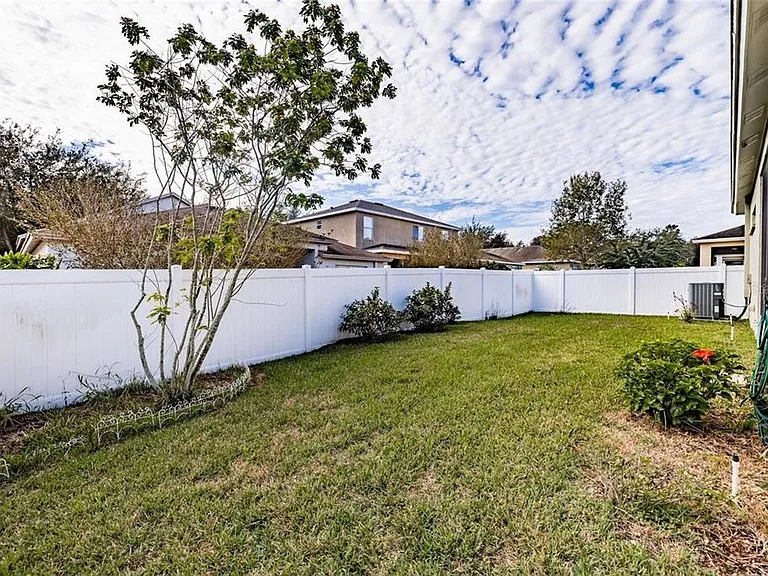 405 Fern Gulley Dr — Photo 15