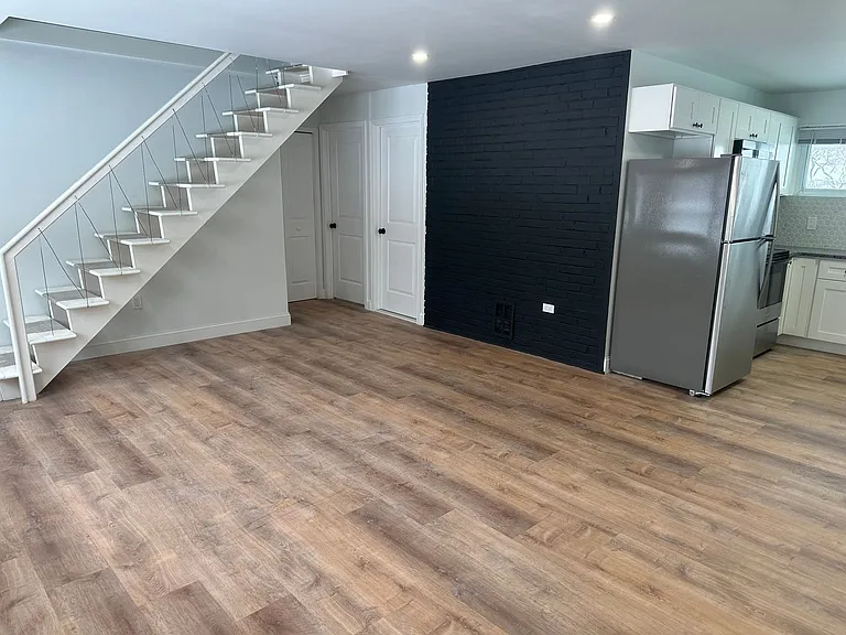 18 Nestingrock Ln — Photo 2