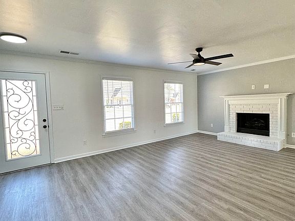 5th image of 555 Ashbury Cv