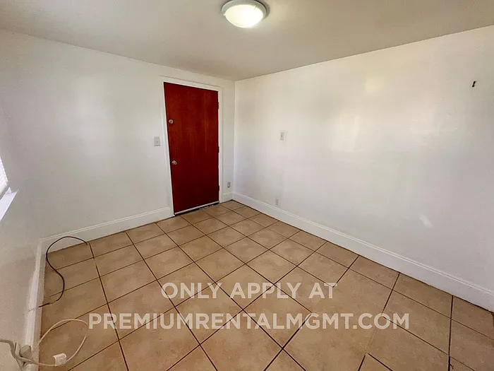 2330 S Ferncreek Ave #C — Photo 2