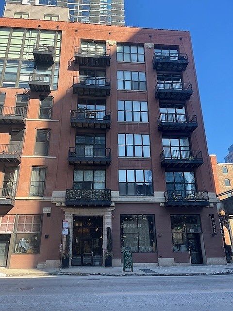 1st image of 300 W Grand Ave APT 301