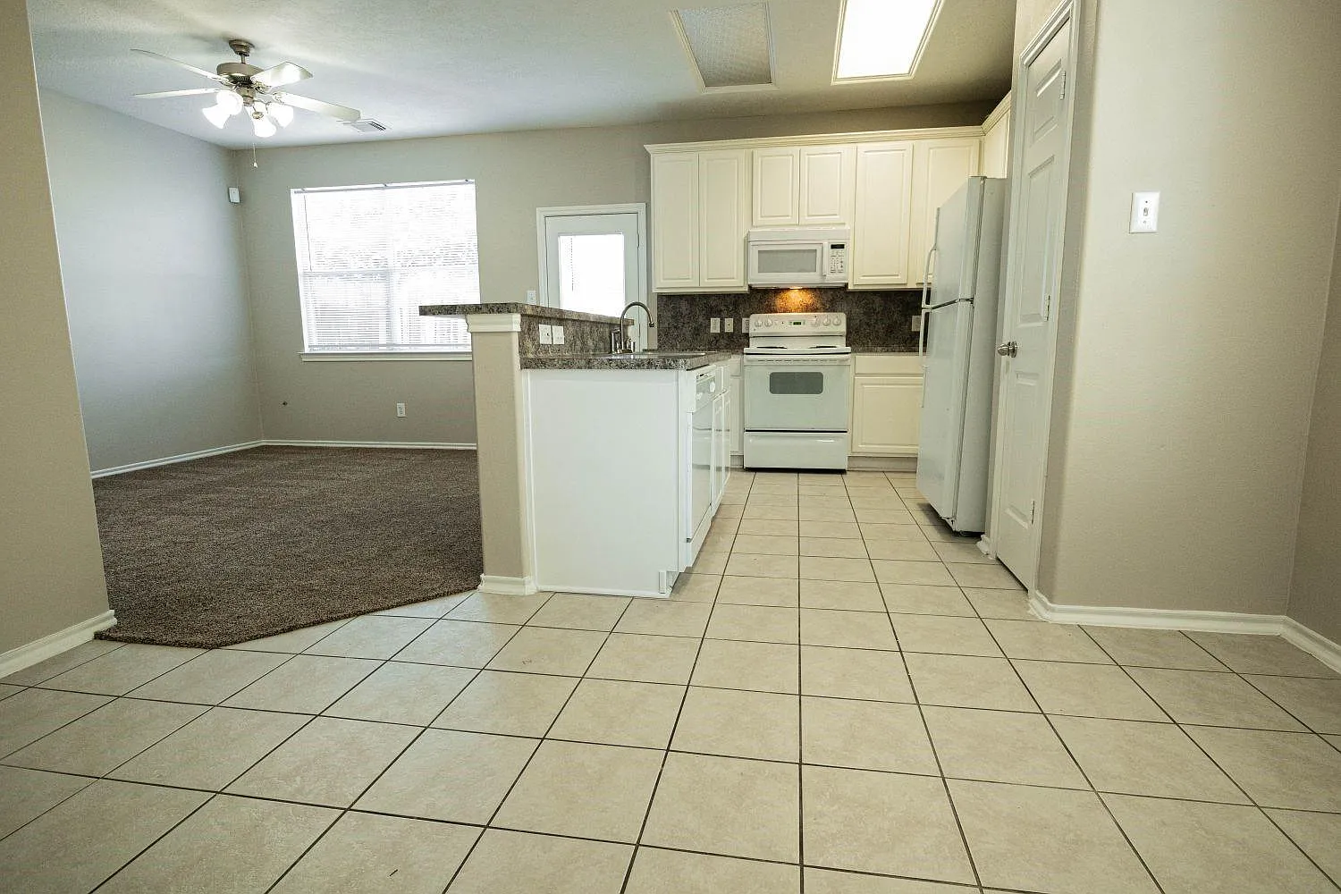 3 bed, 2.5 bath, 1509 sqft, $2,000 — Photo 4